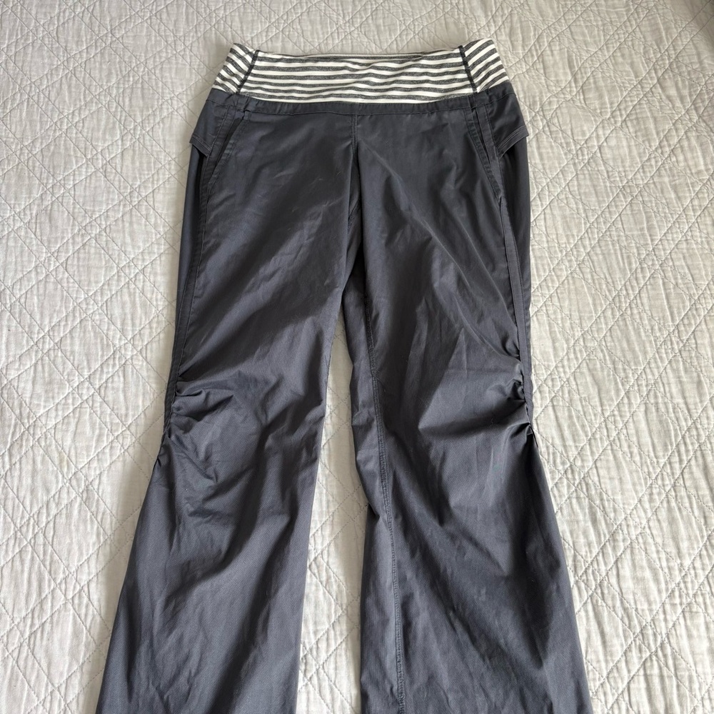 Lululemon Gray Flared Athletic Pants with Adjustable Cuffs Women’s size 4
